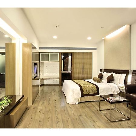 Ramada Powai Hotel & Convention Centre Mumbai Exterior photo