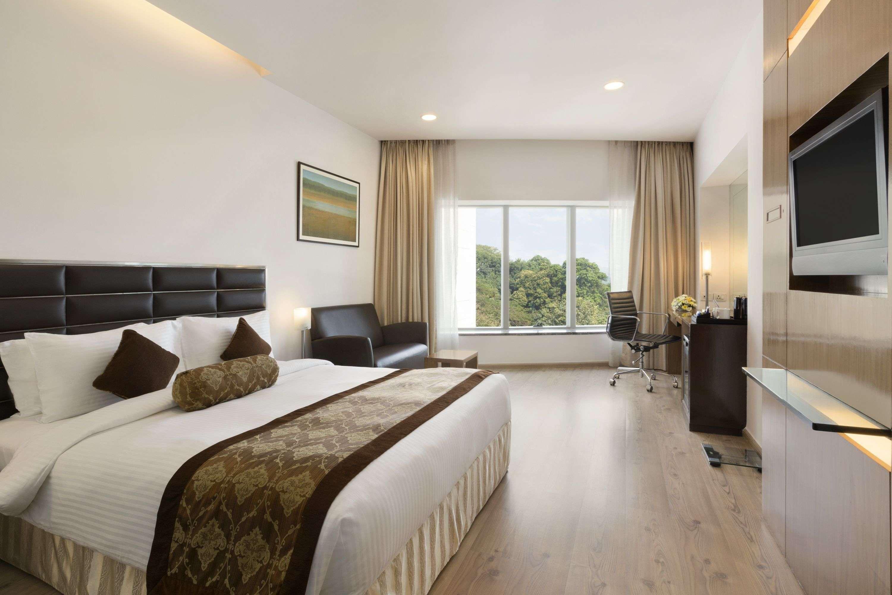 Ramada Powai Hotel & Convention Centre Mumbai Exterior photo