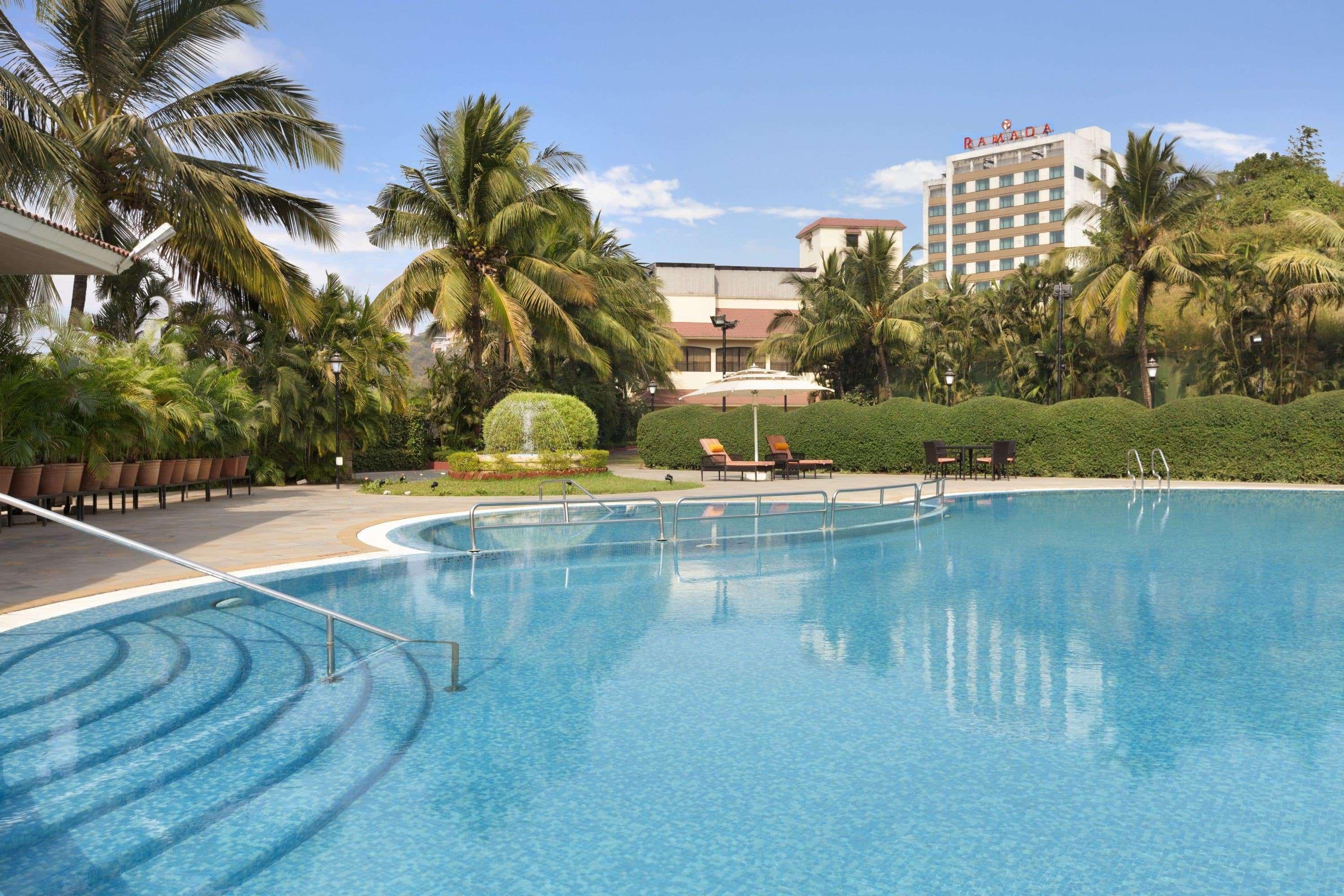 Ramada Powai Hotel & Convention Centre Mumbai Exterior photo