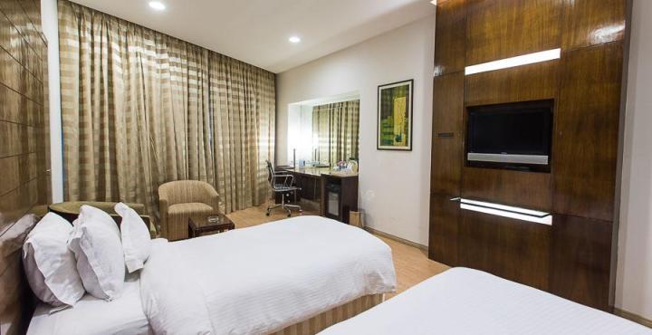 Ramada Powai Hotel & Convention Centre Mumbai Exterior photo