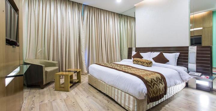Ramada Powai Hotel & Convention Centre Mumbai Exterior photo