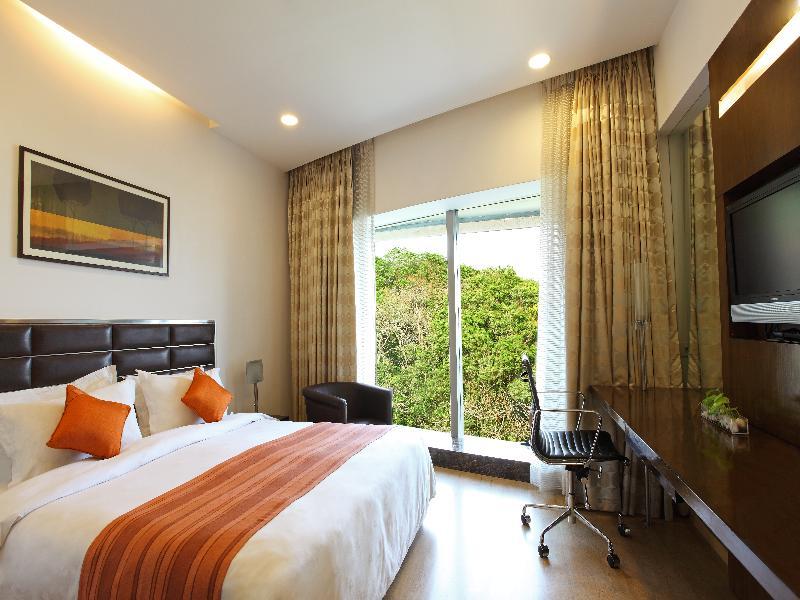 Ramada Powai Hotel & Convention Centre Mumbai Exterior photo