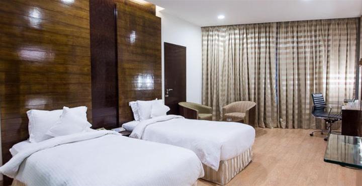 Ramada Powai Hotel & Convention Centre Mumbai Exterior photo