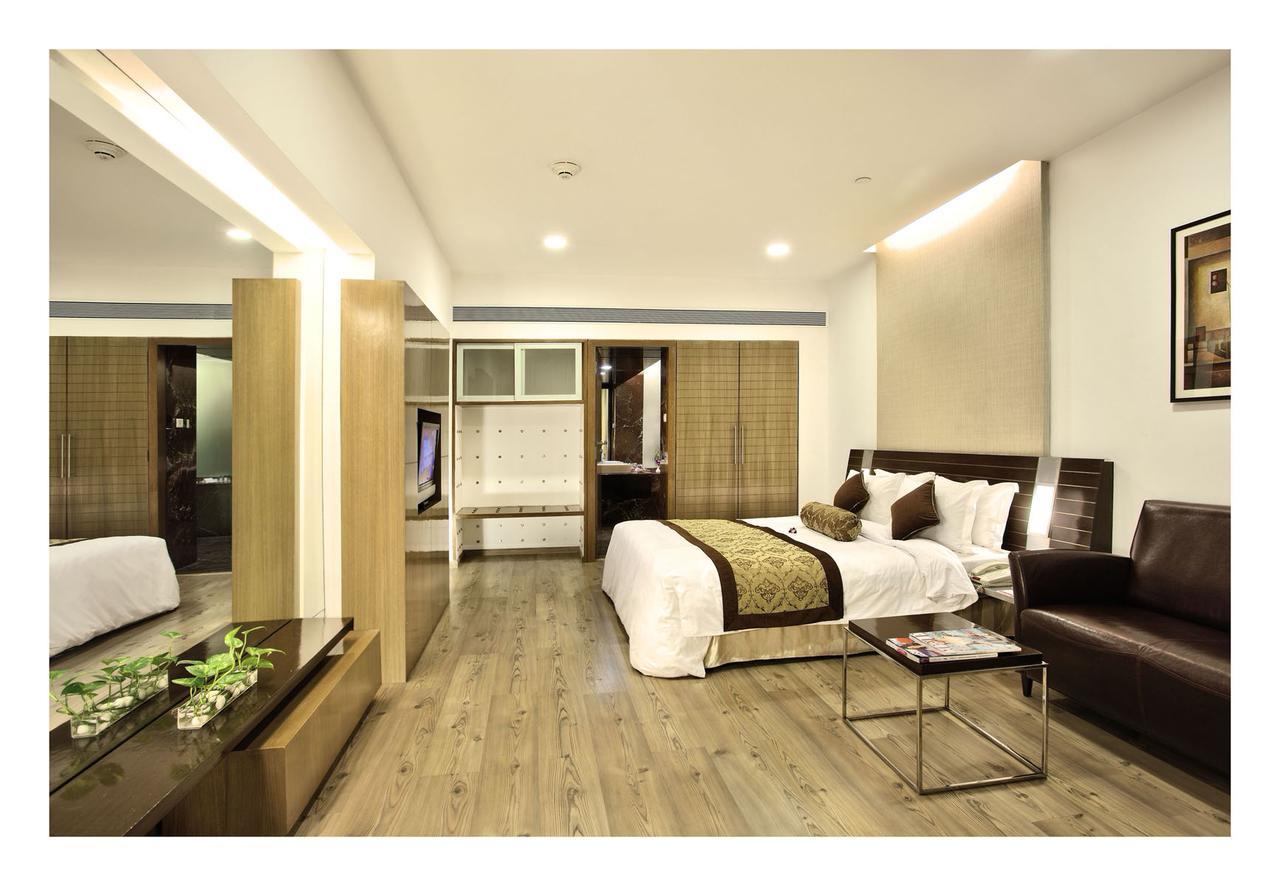 Ramada Powai Hotel & Convention Centre Mumbai Exterior photo