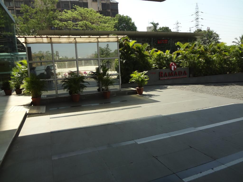 Ramada Powai Hotel & Convention Centre Mumbai Exterior photo